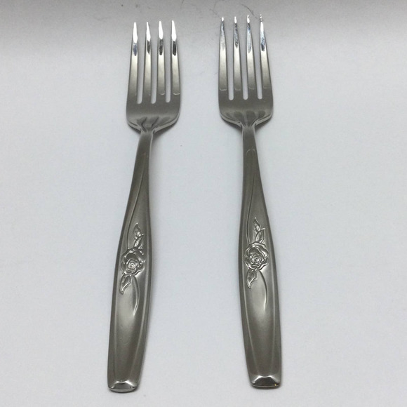 2 piece International Silver Random Rose Stainless Luxury Dinner Forks 6 7/8" - Picture 1 of 7